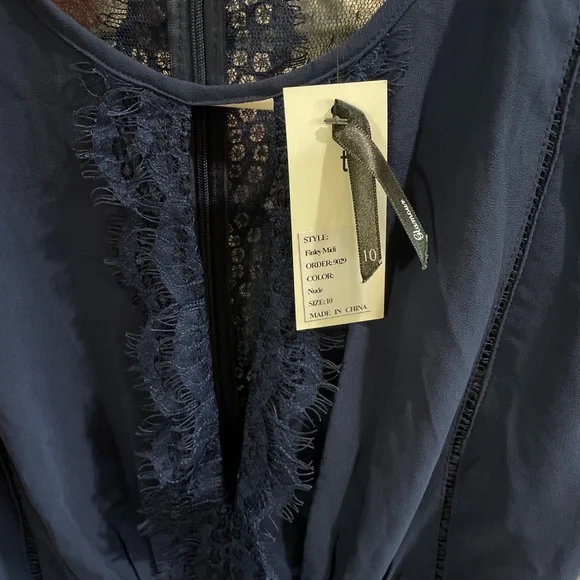 Maternity dress, lace detail - Picture 2 of 4